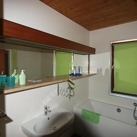 Diana's Place 풀라